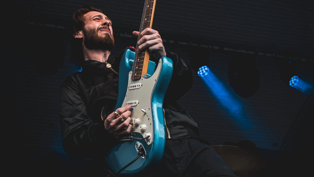 Image of Laurence Jones playing guitar